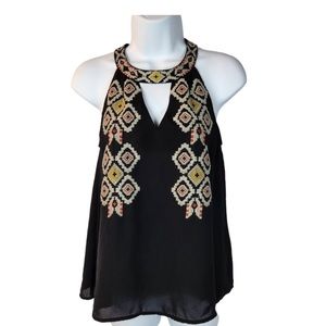 Tank, bohemian, loose, button in the back, open cut in the front